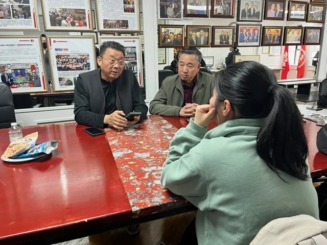 周女士到亚总会求助，讲述自己买车被骗的经过.jpg