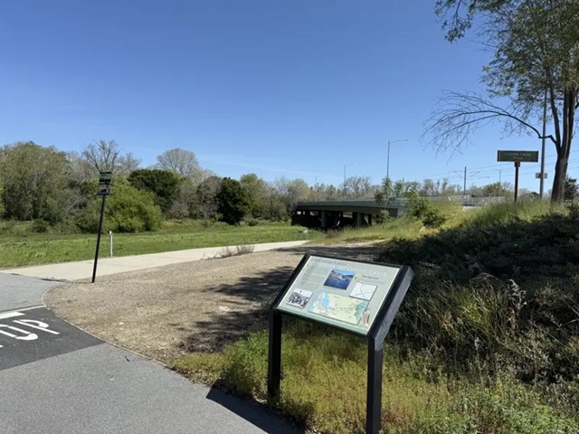 史先生在密尔比达Coyote Creek Trail 的一处桥梁附近散步时，受到游民言语攻击和追逐.jpg